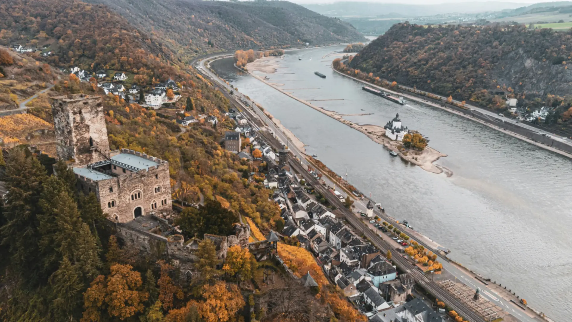 Burg Gutenfels über Kaub mit Pfalzgrafenstein im Rhein (Oberes Mittelrheintal)